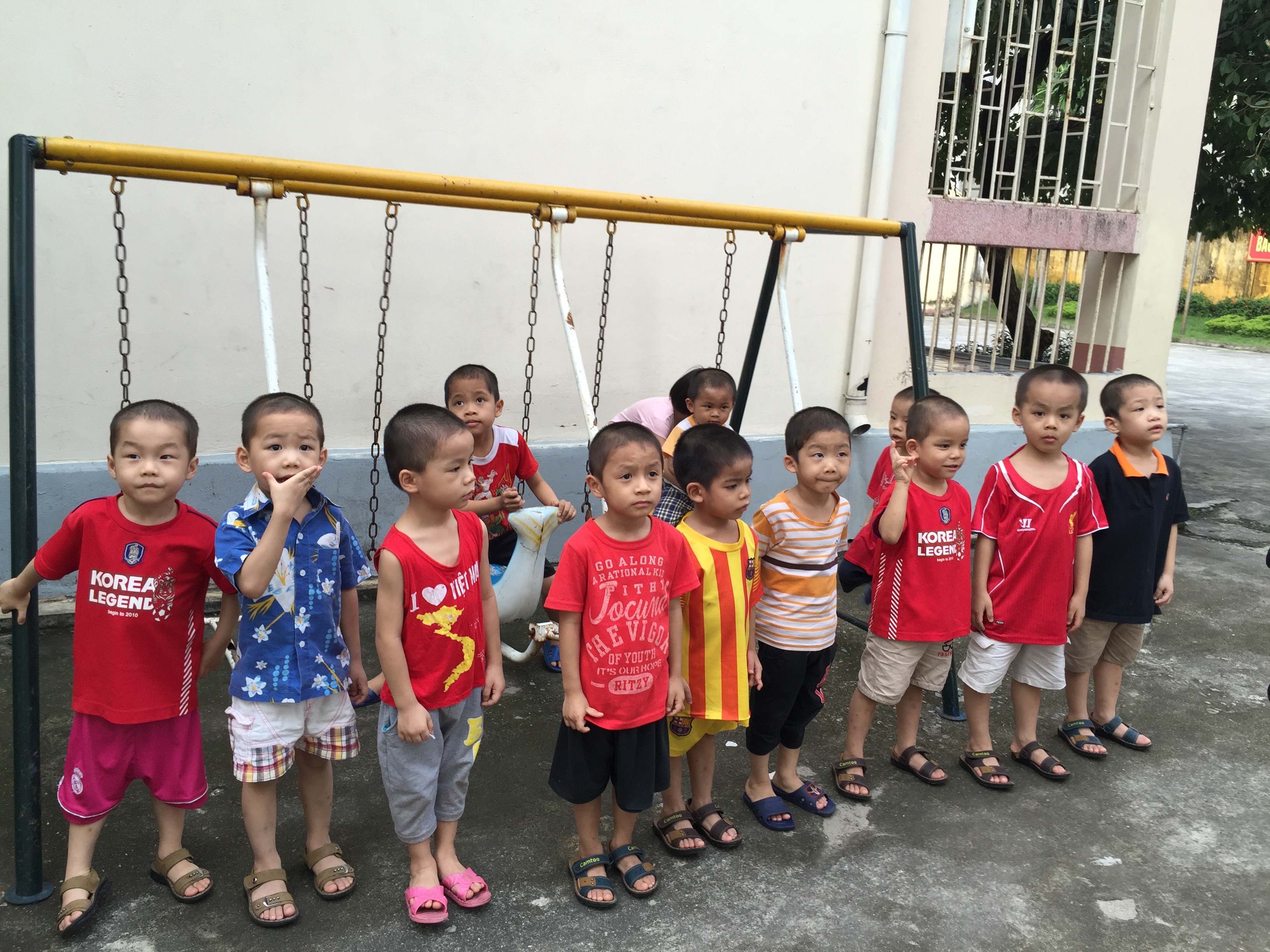 10 bé trai được giải cứu từ Trung Quốc: Đường về nhà còn xa!